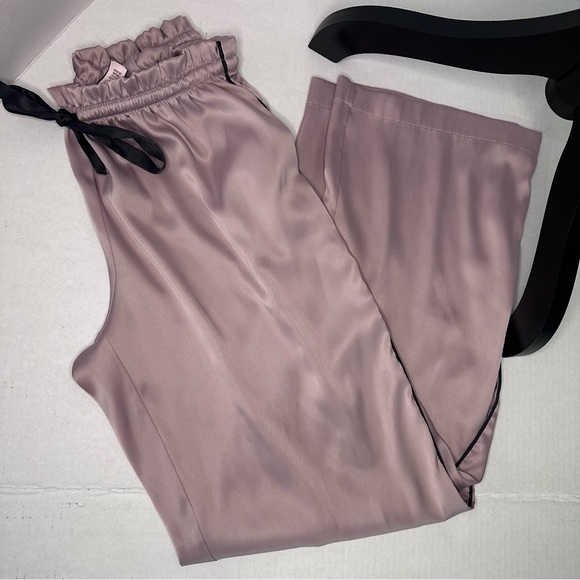 Victoria’s Secret | Women's Pink & Black Satin Matching Pajama Set | Size Small - Picture 5 of 6